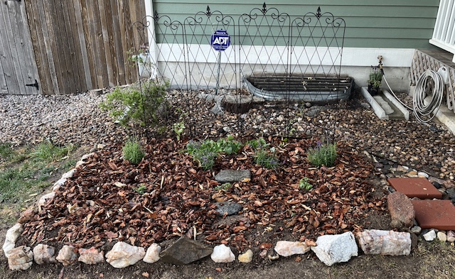 フロントヤードの花壇作り