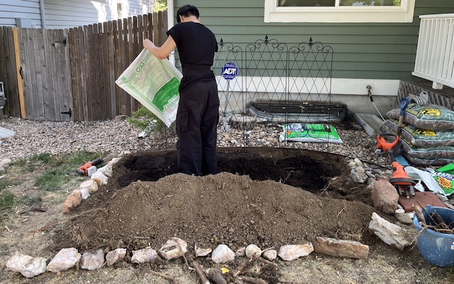 フロントヤードの花壇作り