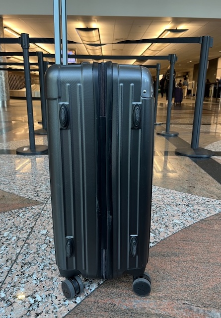 スーツケース VELSKYF 現役客室乗務員監修 Mサイズ (59.5L)