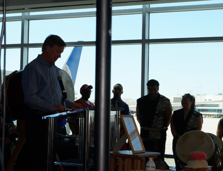 デンバー―成田直行便 初便出発前の祝賀会（2013年6月10日）