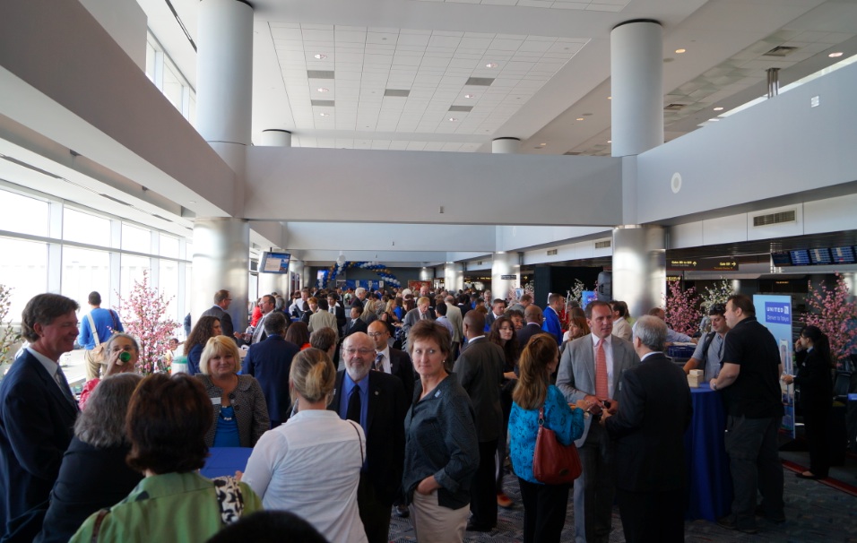 デンバー―成田直行便 初便出発前の祝賀会（2013年6月10日）