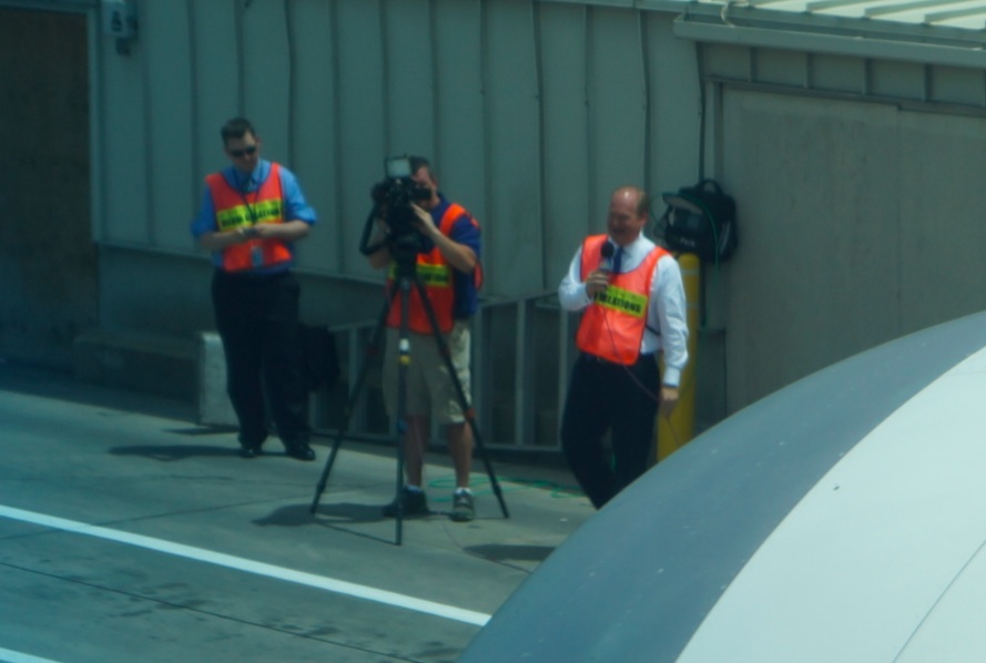 デンバー―成田直行便 初便出発前の祝賀会（2013年6月10日）